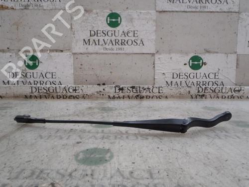 Used Front windshield wiper arm OPEL CORSA D (S07) 1.2 (L08, L68) (80 hp) 3819336