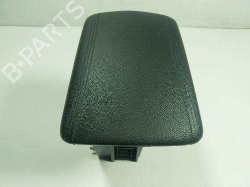 Used Armrest / Center console Armrest / Center console HYUNDAI TUCSON (TL, TLE) 1.7 CRDi (116 hp) 18011796 18011796