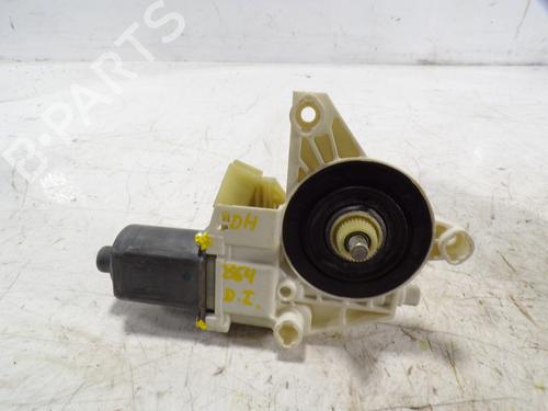 Portierruitmotor linksvoor MERCEDES-BENZ M-CLASS (W164) [2005-2012]  8420822