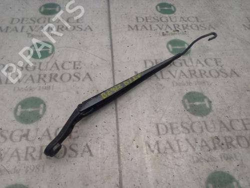 Used Front windshield wiper arm NISSAN PRIMERA (P12) 2.2 Di (126 hp) 3807777