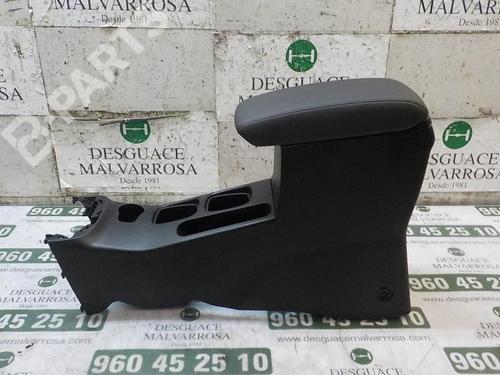 Used Armrest / Center console Armrest / Center console SUZUKI SX4 S-Cross (JY) 1.6 DDiS AllGrip (AKK 416D) (120 hp) 9104202 9104202
