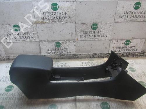 Used Armrest / Center console Armrest / Center console MAZDA 3 (BK) 1.6 MZ-CD (90 hp) 7152282 7152282