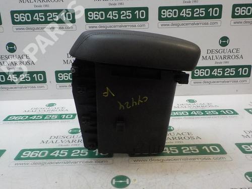Used Armrest / Center console Armrest / Center console KIA SPORTAGE IV (QL, QLE) 1.7 CRDi (116 hp) 7152318 7152318