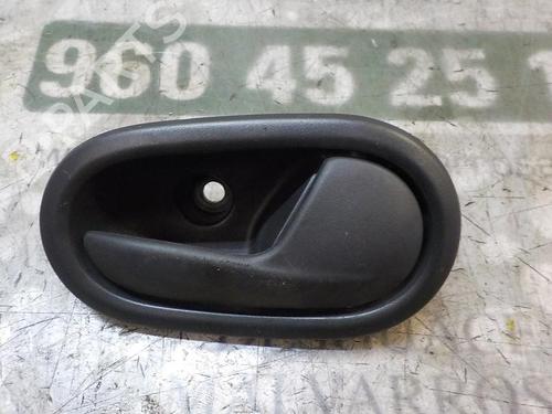 Used Front right interior door handle Front right interior door handle DACIA SANDERO II 1.5 dCi 75 / Blue dCi 75 (B8JW, B8M4, B8AH, B8M7, B8M6) (75 hp) 3863587 3863587