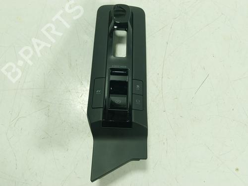 hand-brake-toyota-c-hr-_x2_-_h2_-2023-27887894 main image