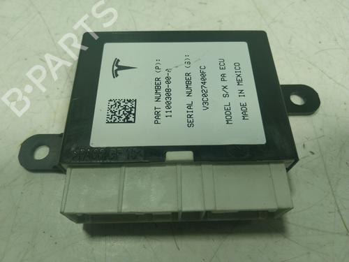 Used Electronic module Electronic module TESLA MODEL S (5YJS) 90D AWD (422 hp) 16546880 16546880