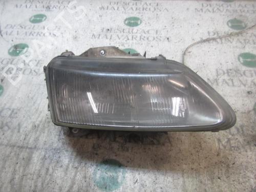 Used Right headlight RENAULT LAGUNA I (B56_, 556_) 2.2 dT (B569) (113 hp) 3832151