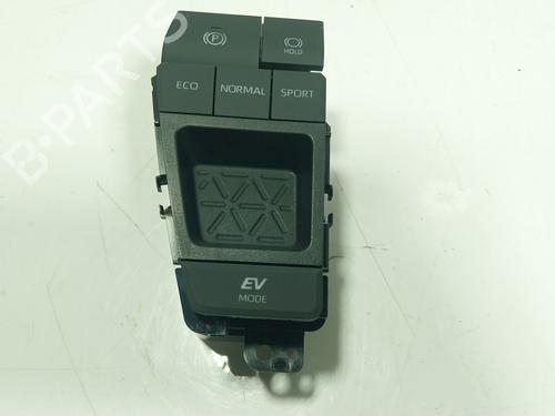 switch-toyota-rav-4-v-_a5_-_h5_-2018-31346835 main image