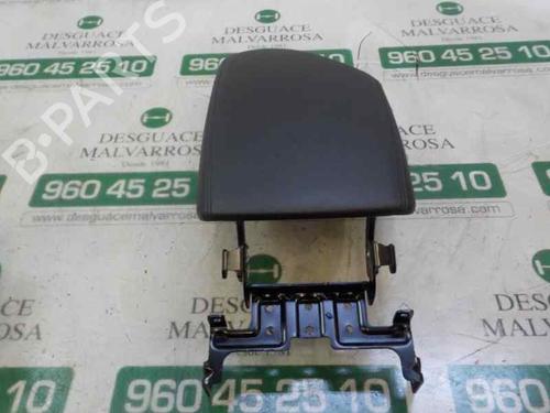 Used Armrest / Center console Armrest / Center console HYUNDAI i40 I CW (VF) 1.7 CRDi (136 hp) 7152372 7152372