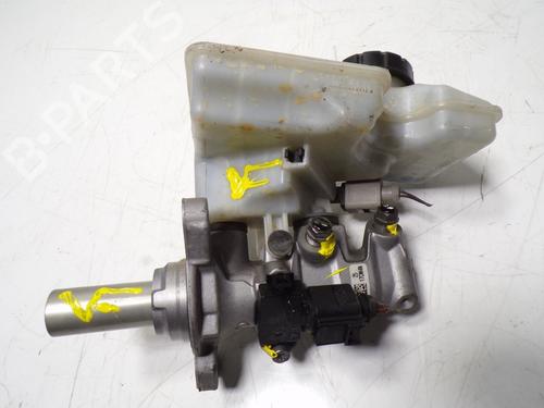 Used Brake master cylinder Brake master cylinder VW GOLF VII (5G1, BQ1, BE1, BE2) 1.4 TSI (125 hp) 14480295 14480295