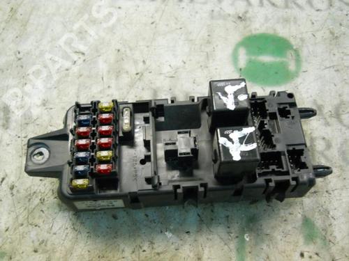 Fuse box MITSUBISHI CARISMA (DA_) 1.9 DI-D (DA5A) (115 hp) 3736188