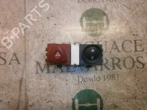 Used Warning switch RENAULT MEGANE II (BM0/1_, CM0/1_) [2001-2012]  3801561
