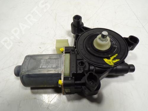Used Left front window motor SEAT LEON Sportstourer (KL8, KLD) 1.5 eTSI (150 hp) 13627975