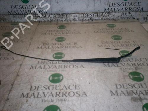 Used Front windshield wiper arm FORD FIESTA V (JH_, JD_) 1.4 TDCi (68 hp) 3743178