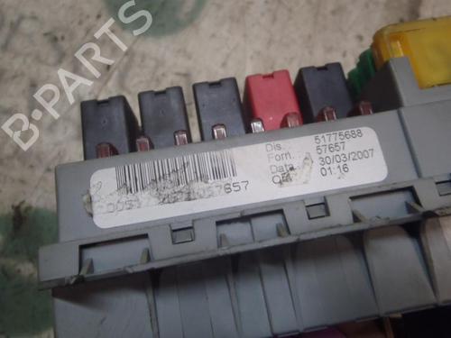 Used Fuse box Fuse box 3826254 3826254