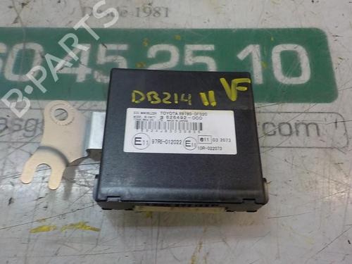 Used Electronic module Electronic module TOYOTA COROLLA Verso (ZER_, ZZE12_, R1_) 2.2 D-4D (AUR10_, AUR10R) (136 hp) 3865723 3865723