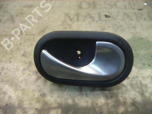 Højre bagtil invendig håndtag RENAULT MEGANE II (BM0/1_, CM0/1_) 1.5 dCi (BM0F, BM0T, BM2B, CM0F, CM0T) (82 hp) 3777704