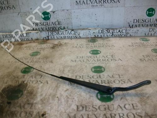 Used Front windshield wiper arm FORD FIESTA V (JH_, JD_) 1.4 TDCi (68 hp) 3758969