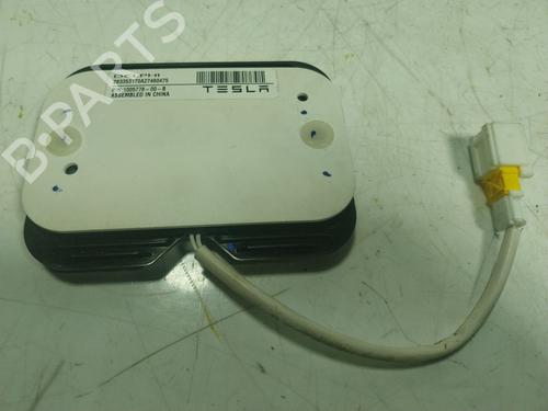 electronic-module-tesla-model-s-5yjs-90d-awd-100577800b-2012-16546890 main image