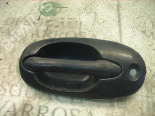 Used Front left exterior door handle KIA CARNIVAL I (UP) 2.9 TDi (126 hp) 3783482