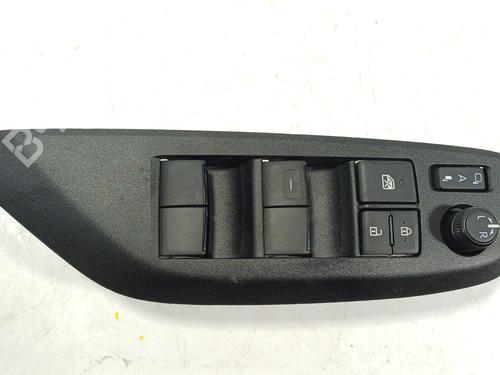 Used Left front window switch Left front window switch TOYOTA YARIS CROSS (MXP_) 1.5 Hybrid (MXPJ11) (131 hp) 36423299 36423299