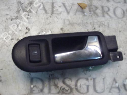 Used Front right interior door handle VW GOLF IV (1J1) 1.6 16V (105 hp) 3779003