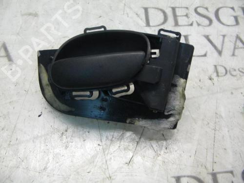 Poignée intérieure avant droite PEUGEOT 206 Hatchback (2A/C) 1.6 8V (90 hp) 3748377