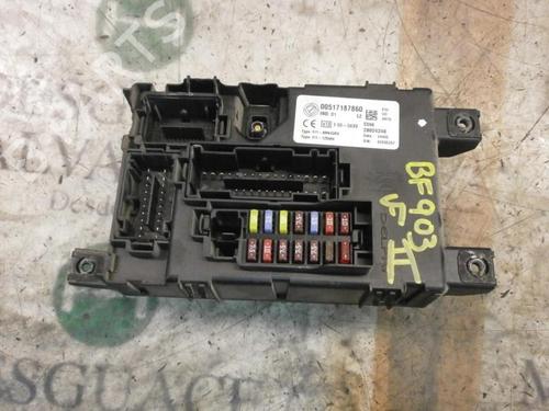 Used Fuse box FIAT GRANDE PUNTO (199_) 1.3 D Multijet (199.AXD11, 199.AXD1A, 199.AXD1B,... (90 hp) 3788301