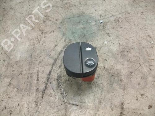 Interrupteur de vitre avant droite FORD FIESTA V (JH_, JD_) 1.4 TDCi (68 hp) 3745868
