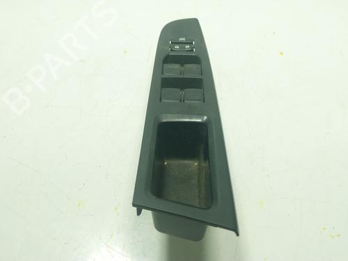Used Left front window switch TOYOTA YARIS (_P13_) 1.5 (NSP131_) (112 hp) 28213790