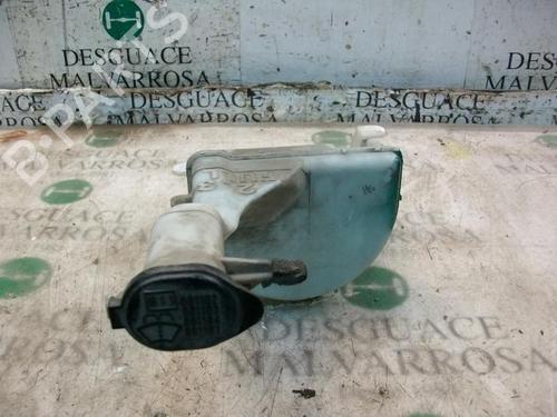 Used Windscreen washer tank TOYOTA YARIS (_P1_) 1.4 D-4D (NLP10_) (90 hp) 7409160