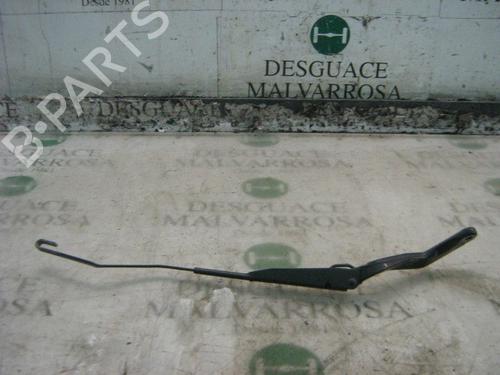 Used Front windshield wiper arm PEUGEOT 106 II (1A_, 1C_) 1.5 D (57 hp) 3751078