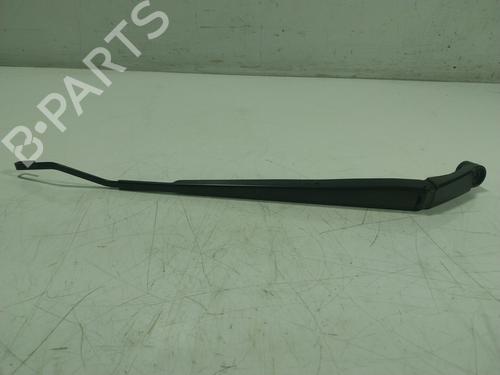 Used Front windshield wiper arm TOYOTA YARIS CROSS (MXP_) 1.5 Hybrid (MXPJ10) (116 hp) 18693443