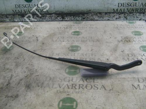 Used Front windshield wiper arm FORD FIESTA V (JH_, JD_) 1.4 TDCi (68 hp) 3753750