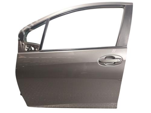 Used Left front door TOYOTA YARIS (_P13_) 1.5 (NSP131_) (112 hp) 28301958