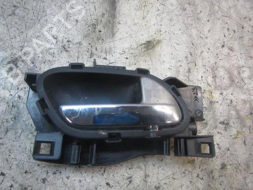 Used Rear right interior door handle Rear right interior door handle PEUGEOT 5008 (0U_, 0E_) 2.0 HDi (163 hp) 3840786 3840786