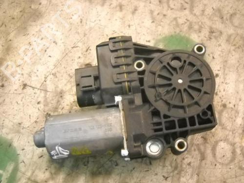 Used Right front window motor AUDI A4 B5 Avant (8D5) [1994-2002]  3787713