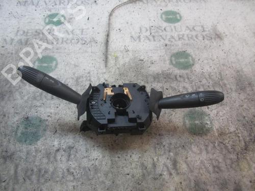 Comutador luzes Comutador luzes FIAT PUNTO (188_) 1.2 16V 80 (188.233, .235, .253, .255, .333, .353, .639,... (80 hp) 3832979 3832979