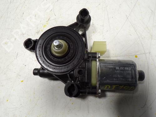 Used Right front window motor SEAT LEON (5F1) 1.6 TDI (90 hp) 8668408