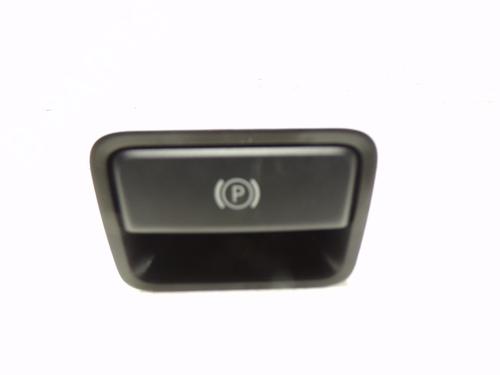 hand-brake-infiniti-q30-251755da0a-a2469050451-2015-10089360 main image