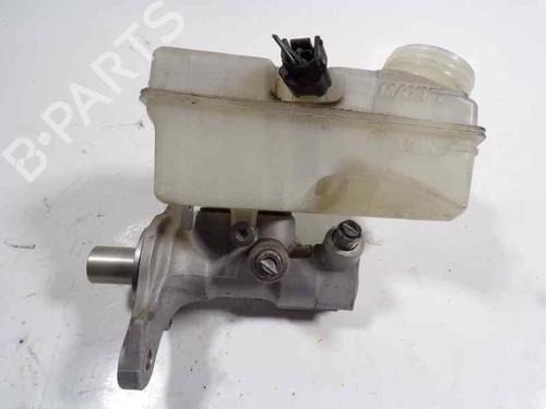 Used Brake master cylinder Brake master cylinder DACIA SANDERO II 1.5 dCi 75 / Blue dCi 75 (B8JW, B8M4, B8AH, B8M7, B8M6) (75 hp) 6911795 6911795