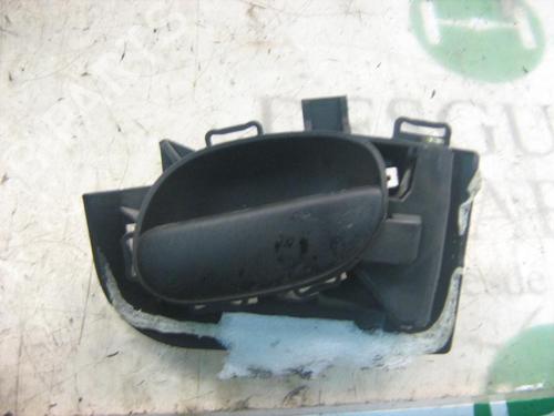 Used Rear right interior door handle Rear right interior door handle PEUGEOT 206 Hatchback (2A/C) 1.4 i (75 hp) 3765409 3765409
