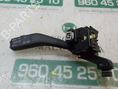 Used Steering column stalk Steering column stalk SEAT LEON (1P1) 1.9 TDI (105 hp) 3867630 3867630
