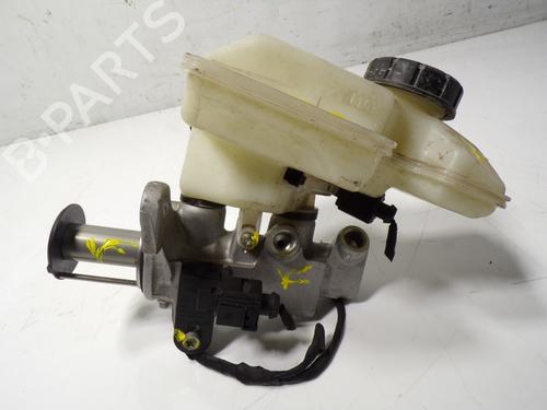 Used Brake master cylinder Brake master cylinder SEAT IBIZA V (KJ1, KJG) 1.0 MPi (80 hp) 10419251 10419251
