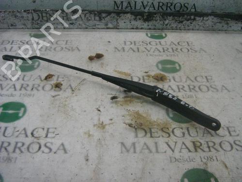 Used Front windshield wiper arm FIAT STILO (192_) 1.9 D Multijet (100 hp) 3791663