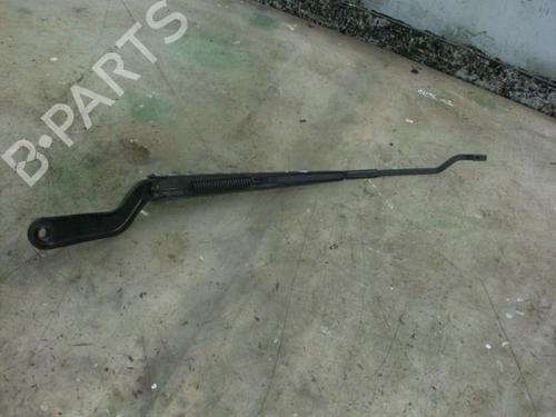Used Front windshield wiper arm FORD FIESTA V (JH_, JD_) 1.6 TDCi (90 hp) 3753894