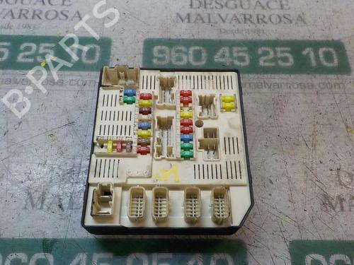 Used Fuse box RENAULT MEGANE III Hatchback (BZ0/1_, B3_) 1.5 dCi (BZ0C) (90 hp) 3874443