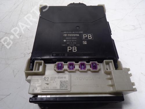 Used Fuse box Fuse box TOYOTA RAV 4 V (_A5_, _H5_) 2.5 Hybrid (AXAH52) (218 hp) 11747533 11747533