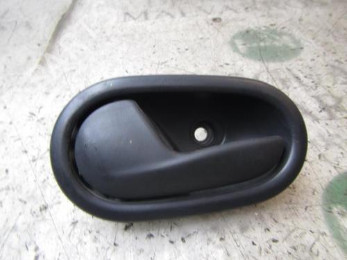 Used Front left interior door handle Front left interior door handle DACIA SANDERO II 1.5 dCi 75 / Blue dCi 75 (B8JW, B8M4, B8AH, B8M7, B8M6) (75 hp) 3825312 3825312