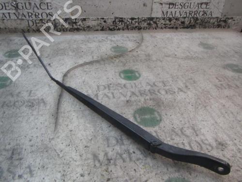Used Front windshield wiper arm Front windshield wiper arm RENAULT MEGANE III Hatchback (BZ0/1_, B3_) 1.5 dCi (106 hp) 3835883 3835883